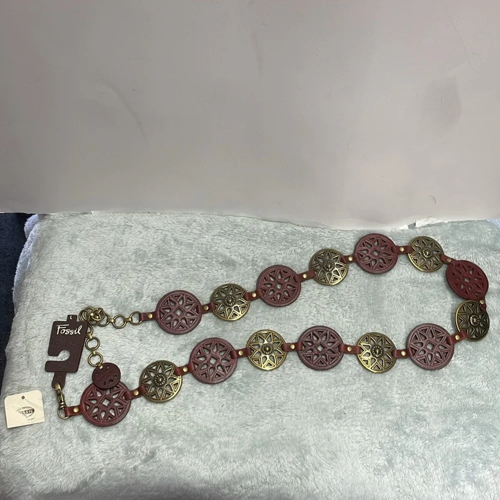 NWT Fossil Leather Medallion Belt - Picture 2 of 8